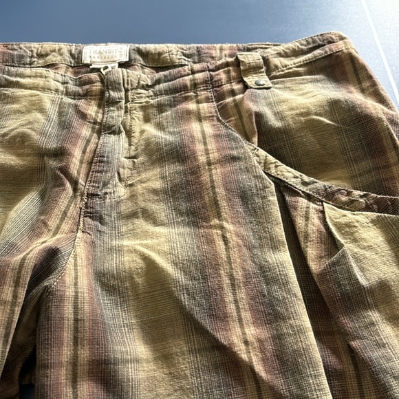 Funky!! These transit par-such capris are plaid with pockets, zippers and buckle - Picture 2 of 7